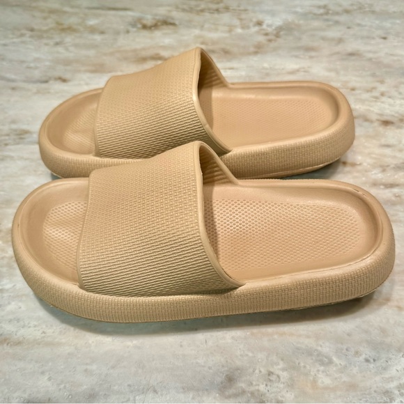 BRONAX Pillow Slipper Sandal (W6-7) - Picture 4 of 5